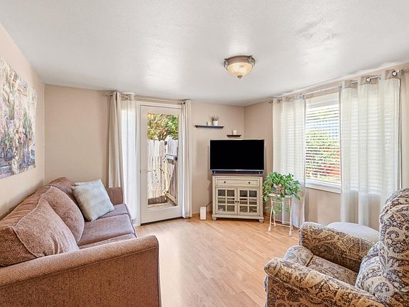 5th image of 569 Redwood Avenue