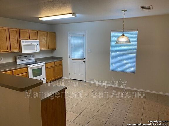 3rd image of 125 Bay Willow