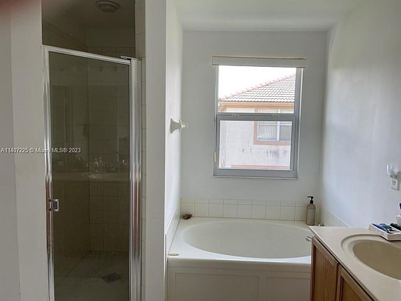2nd image of 861 NW 127th Ave