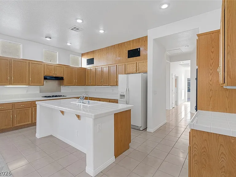 3131 Surf Spray St — Photo 14