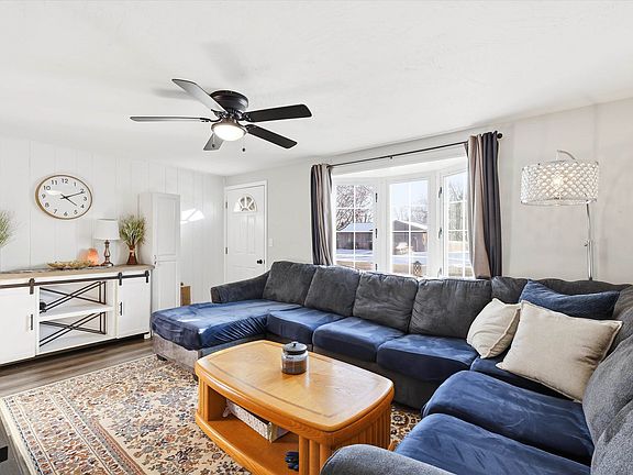 3rd image of 950 Clover St