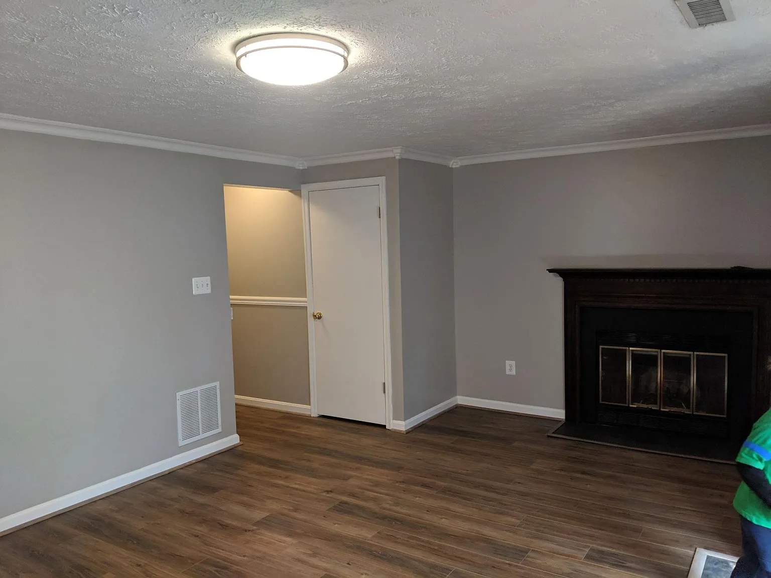 3 bed, 1360 sqft, $2,400 — Photo 3