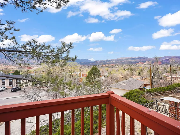 608 Crown Ridge Dr — Photo 21