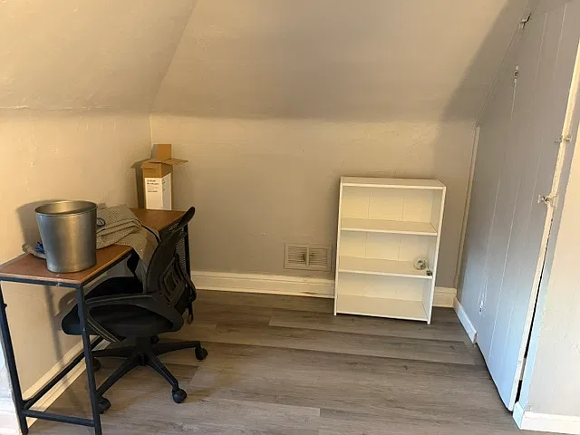 6 bed, 2500 sqft, $700 — Photo 3