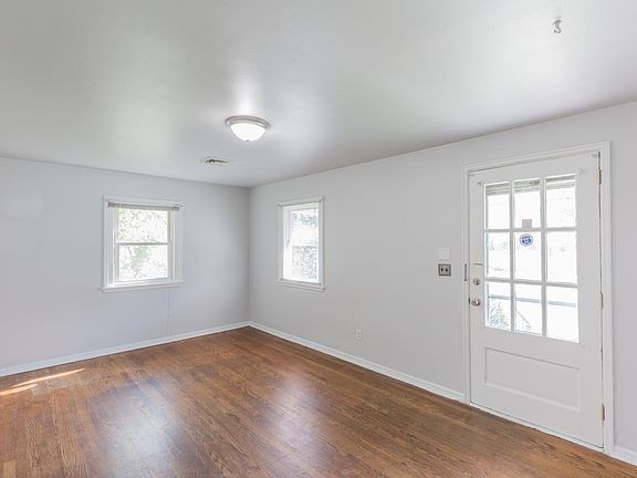 3rd image of 1713 Gordon Ave