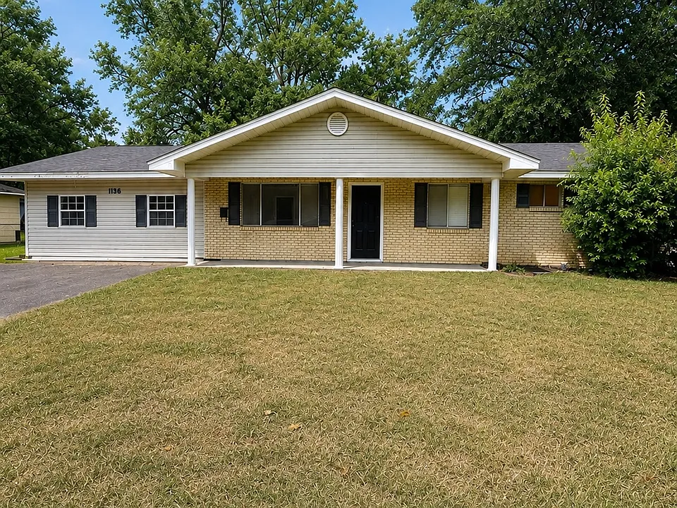 1136 Woodville Dr