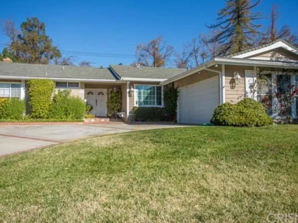 23737 Community St, Canoga Park, CA 91304