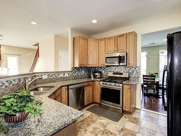 3rd image of 21425 Humbolt Sq
