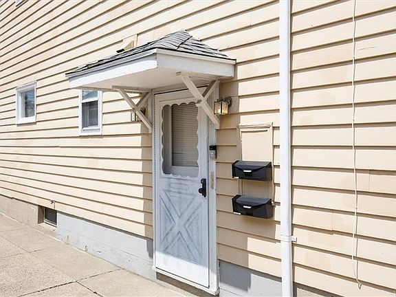 3rd image of 132 Lyndale Ave