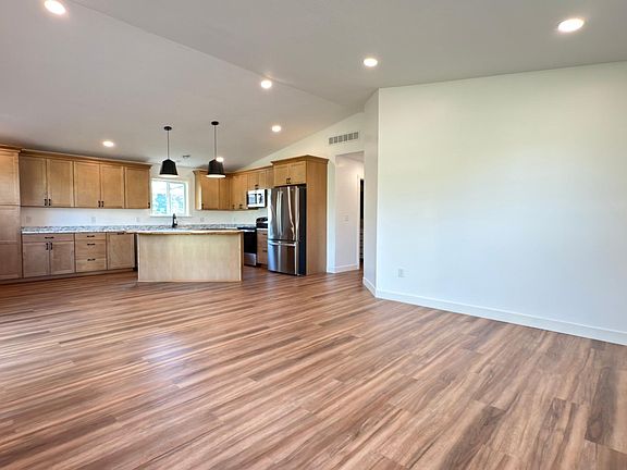 4th image of 703 2nd St