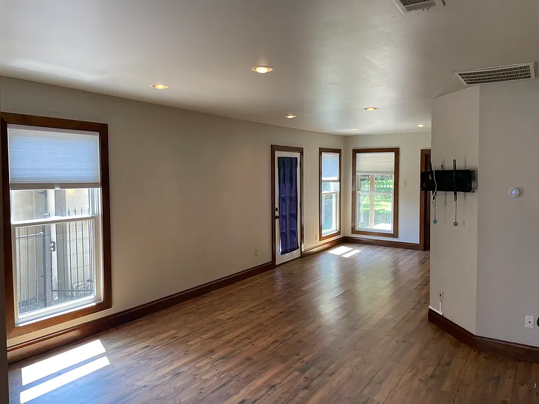 2265 Glasgow Ave — Photo 26