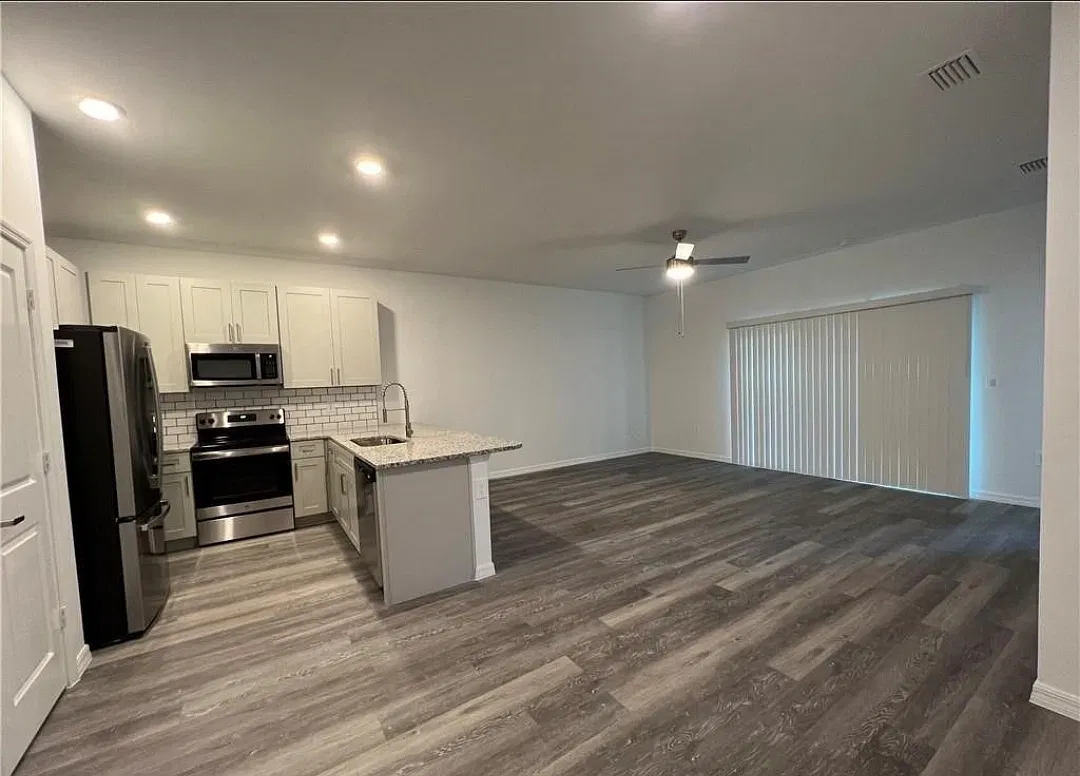 3 bed, 1345 sqft, $1,590 — Photo 4