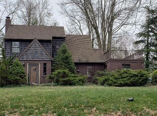 429 Chain O Hills Rd, Colonia, NJ 07067