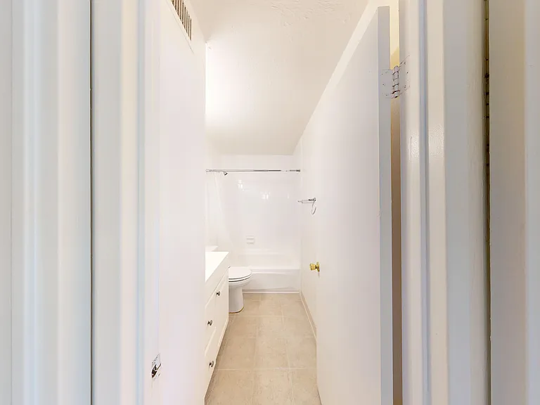 2055 Sacramento Street — Photo 10