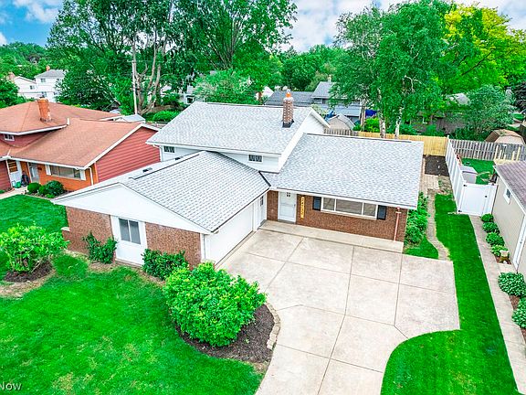 4th image of 24732 Mitchell Dr