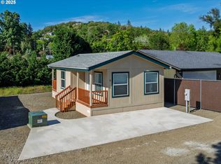 201 NE Peggy Ave #11, Roseburg, OR