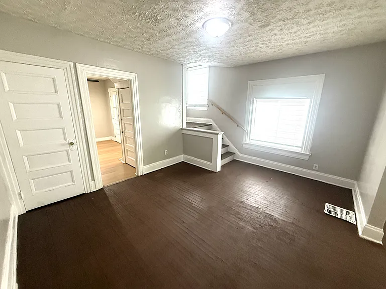 412 Neal Ave — Photo 4