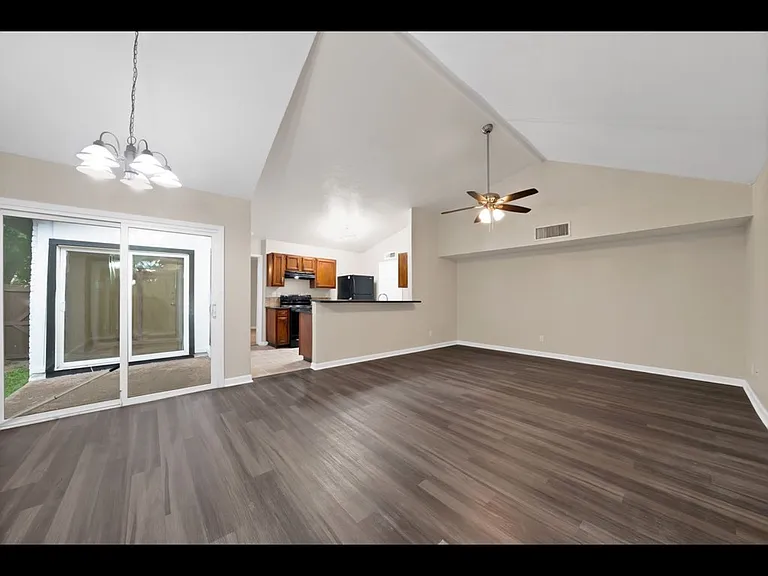 6080 Dooley Dr #6080 — Photo 3