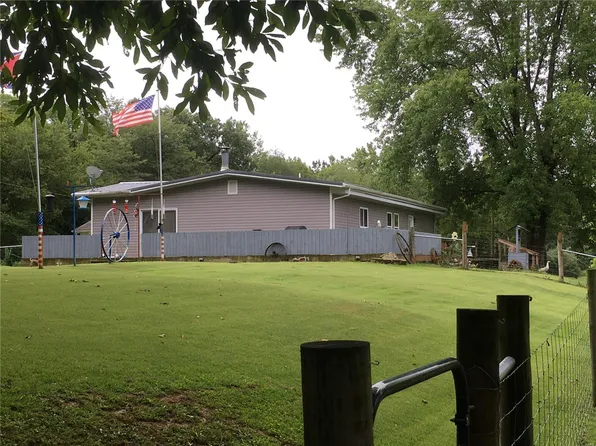 1894 Old Park Ave, Mulberry Grove, IL 62262