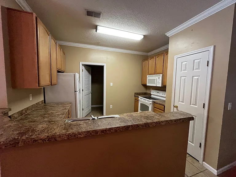 5840 Longwood Dr — Photo 8
