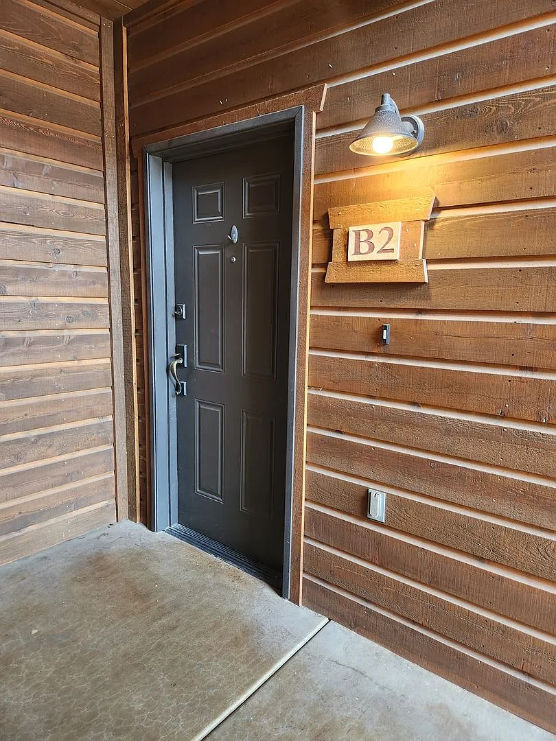 B2 in Bison Cove - 2 Bed / 2 Bath Available Now — Photo 3