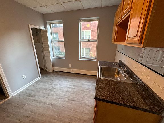 3rd image of 386 Bergen Ave APT 2L