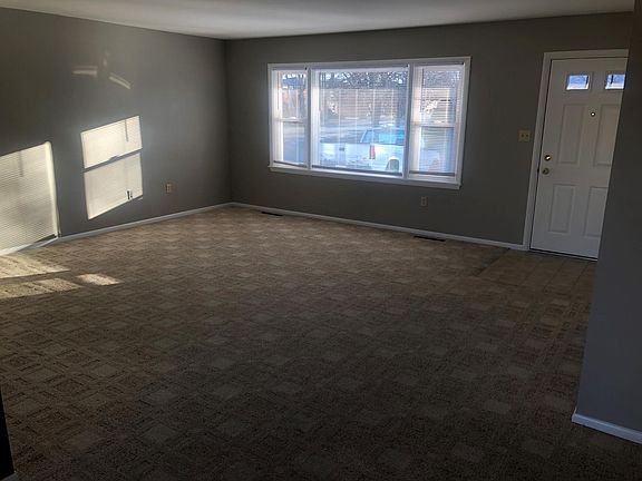 3rd image of 465 S Bresee Ave