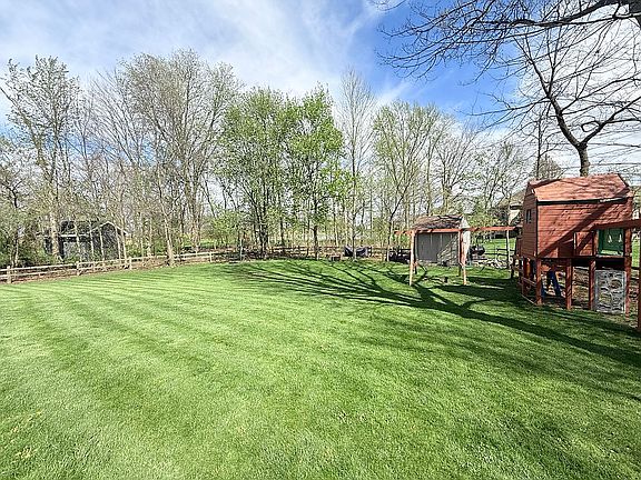 3rd image of 3615 Turnberry Dr