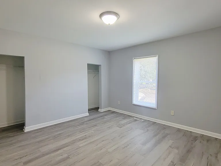 215 Foy Ave — Photo 11