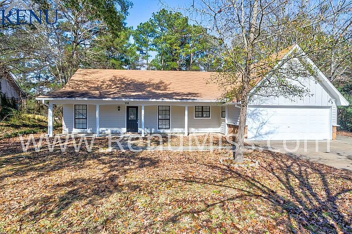 1st image of 558 Bradford Dr