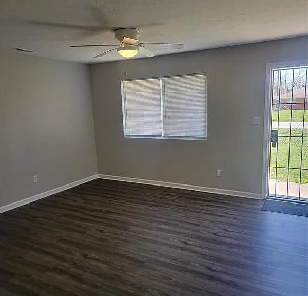 3815 N Grand Ave #3815 — Photo 3