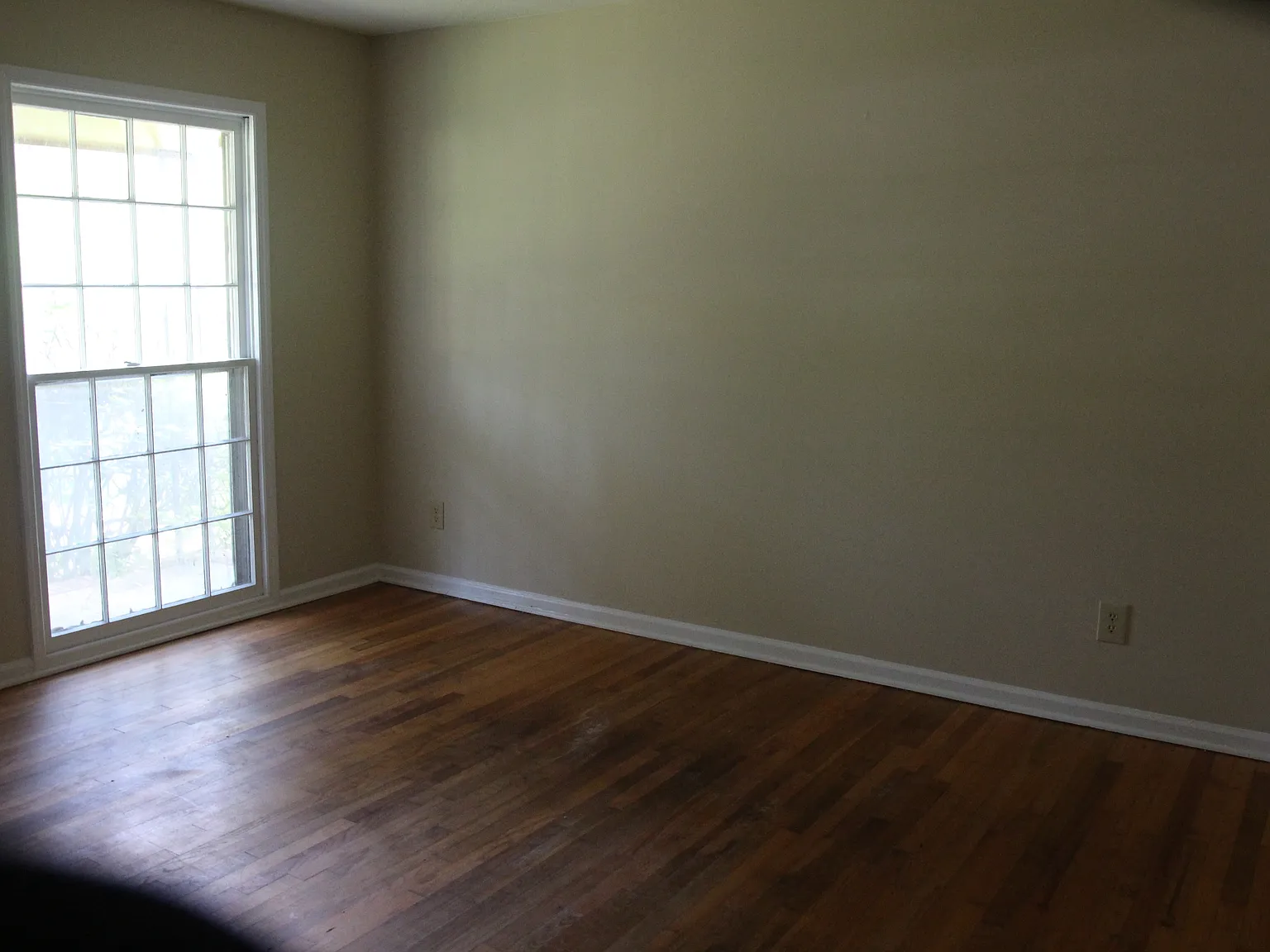 Goodall Avenue 712 - 1 — Photo 2
