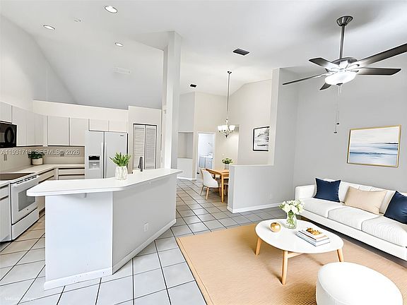 3rd image of 807 Sand Creek Cir