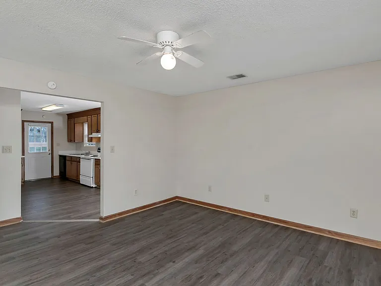 122 Hazelwood Ct — Photo 7