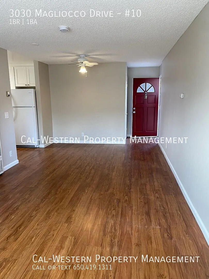 Available 1 bed 1 bath apartment on 2nd floor with a/c! — Photo 2