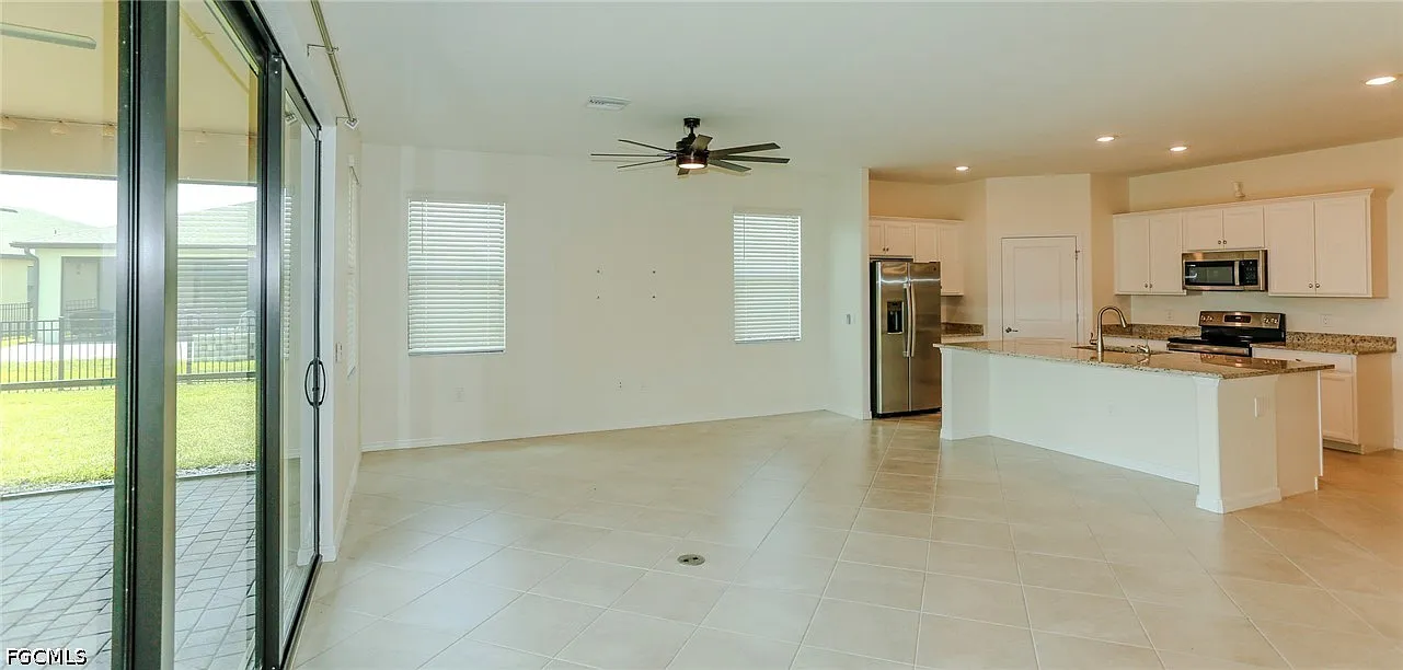 3 bed, 3.0 bath, 2202 sqft, $2,449 — Photo 3