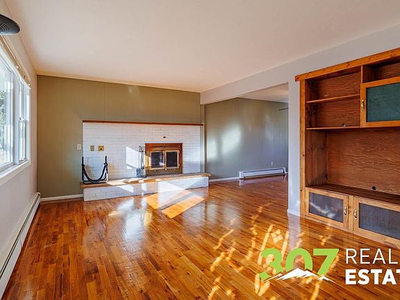 2nd image of 1313 Meadow Ln Ave