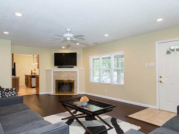 4th image of 4833 Oakbrier Dr