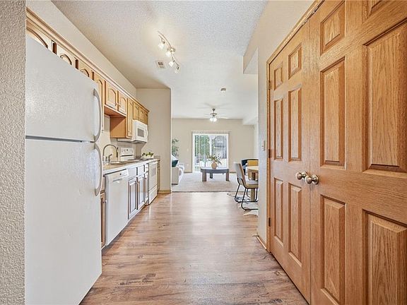 3rd image of 10347 Edith Ave