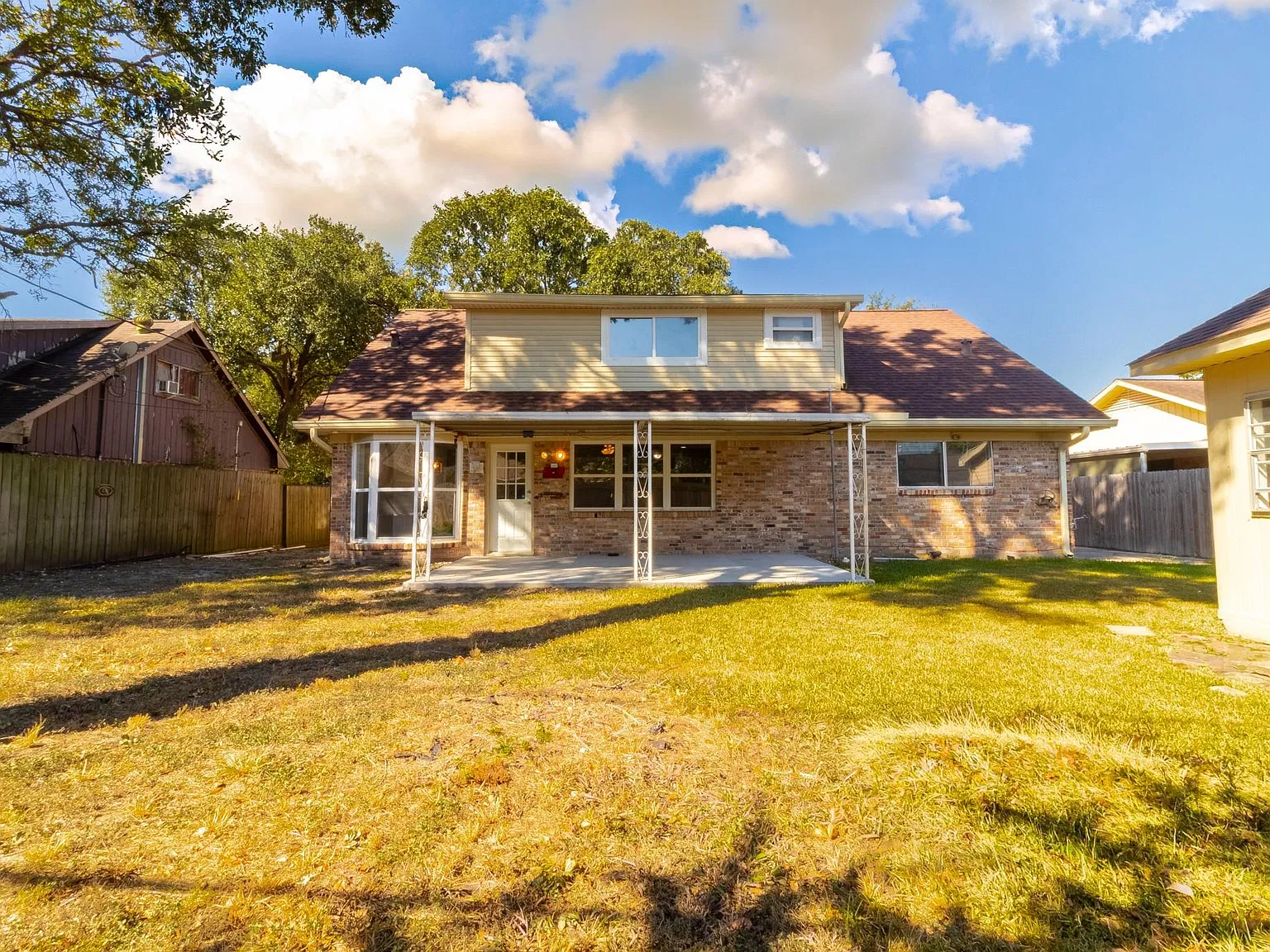 4 bed, 2.0 bath, 1829 sqft, $2,400 — Photo 4