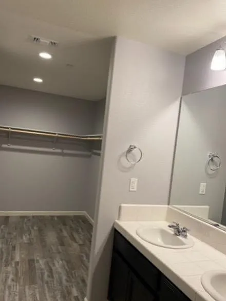 3 bed, 1644 sqft, $2,500 — Photo 4