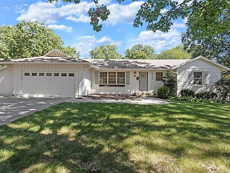 8105 Rosewood Dr — Photo 1