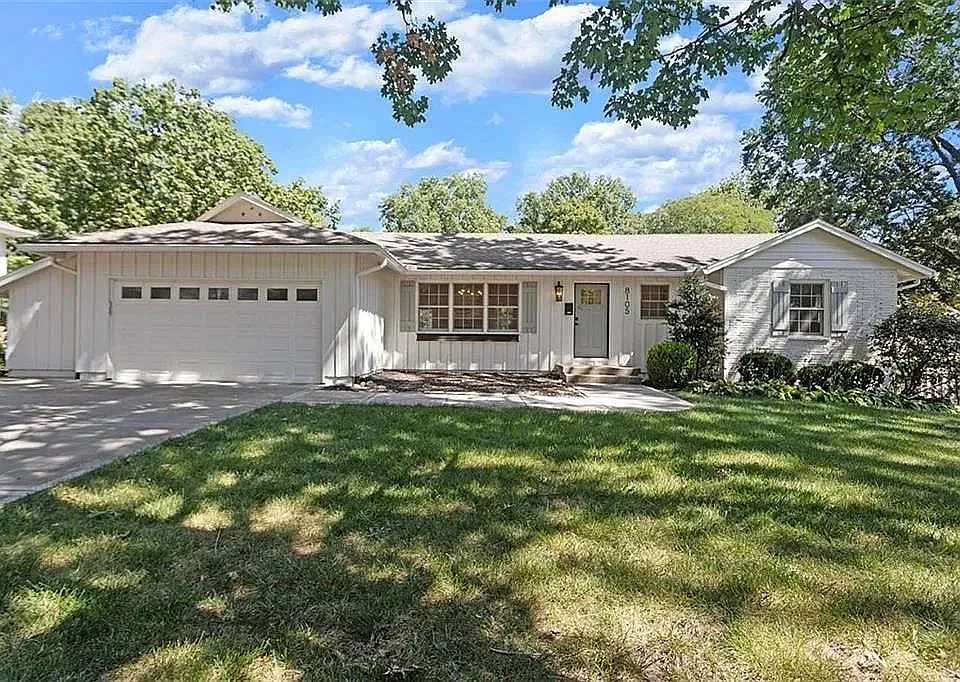 8105 Rosewood Dr
