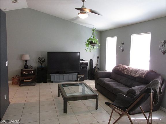 4th image of 625 NW 13th Ter
