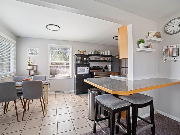 5th image of 501 N 81st Ave W