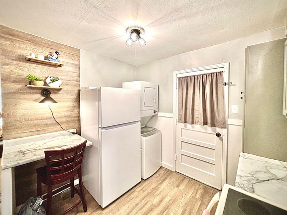 5th image of 1524 W Crawford St