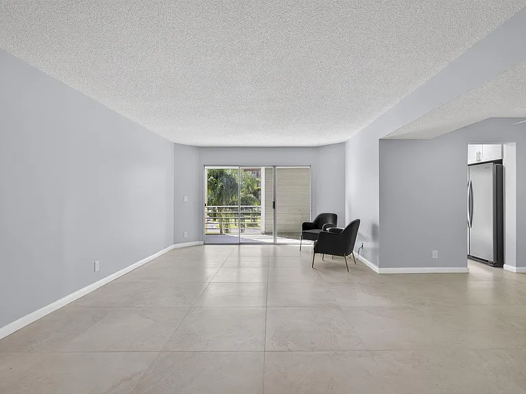 3590 Via Poinciana #202 — Photo 19