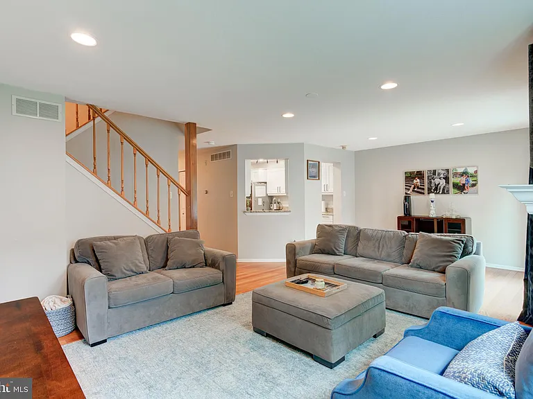 92 Kirkwood Dr — Photo 5