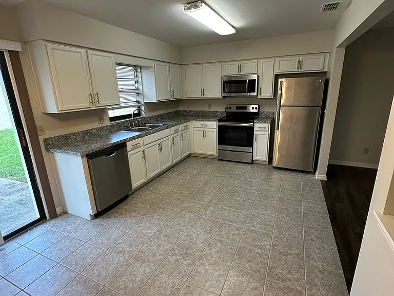 111 Louisiana Ave — Photo 4