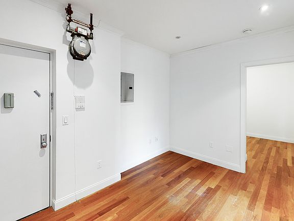 5th image of 504 E 12th St APT 6